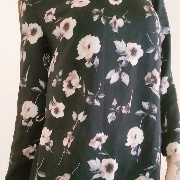 Satin dress - Picture 3 of 5